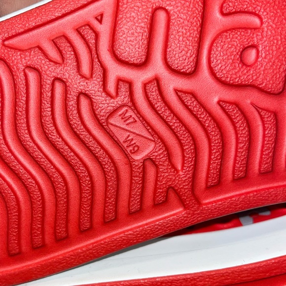 Disney Parks Native 2021 Red
Mickey Minnie Rubber Slip On Clogs
Shoes M 7 W 9 - Picture 7 of 8